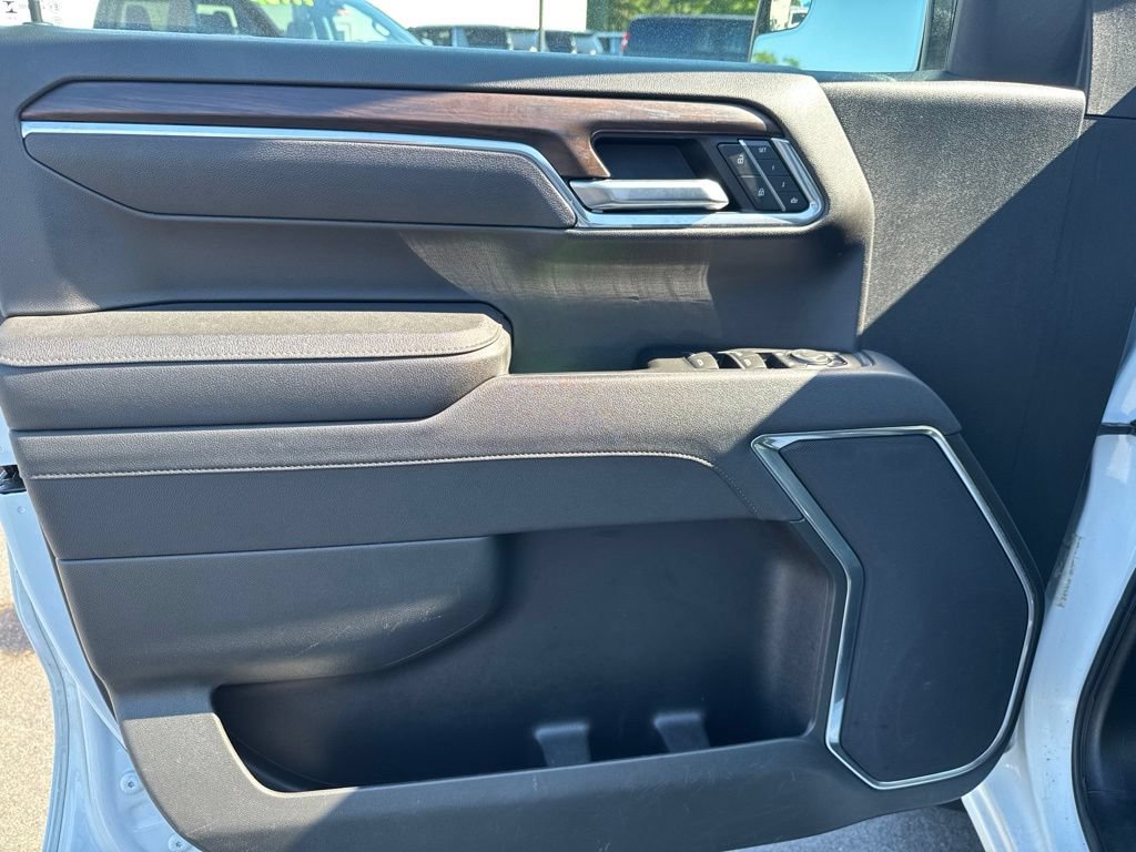 2025 GMC Sierra 1500 SLT - Photo 11
