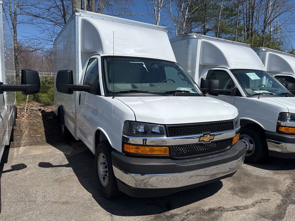 2025 Chevrolet Express Cutaway Base's photo