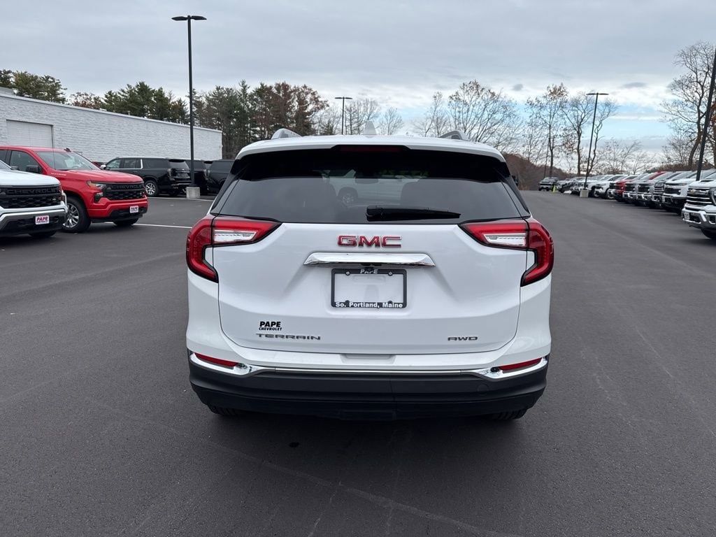 Used 2024 GMC Terrain SLT SUV