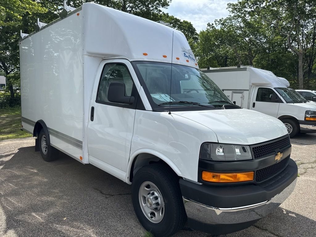 2025 Chevrolet Express Cutaway Base's photo
