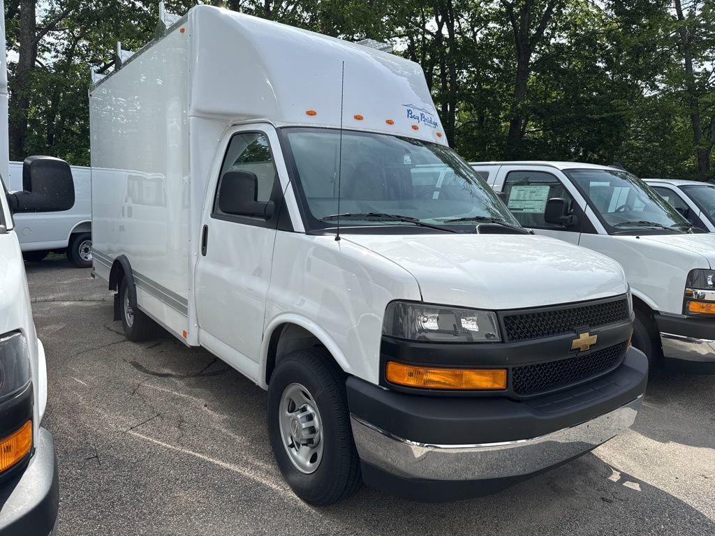 2025 Chevrolet Express Cutaway Base's photo