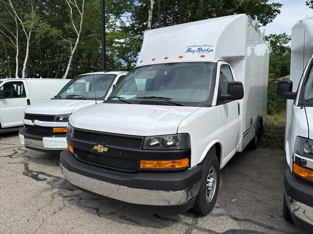 2025 Chevrolet Express Cutaway 3500 photo 3