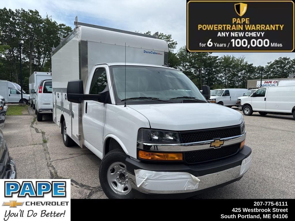 2025 Chevrolet Express Cutaway Base's photo