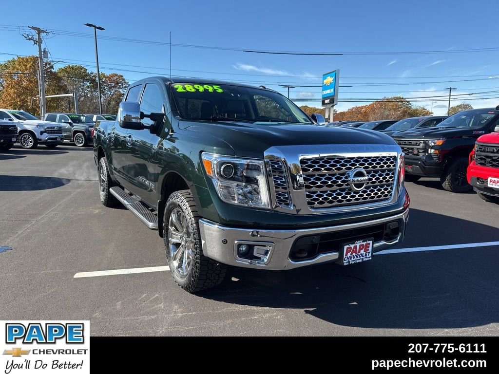 2019 Nissan Titan SL's photo