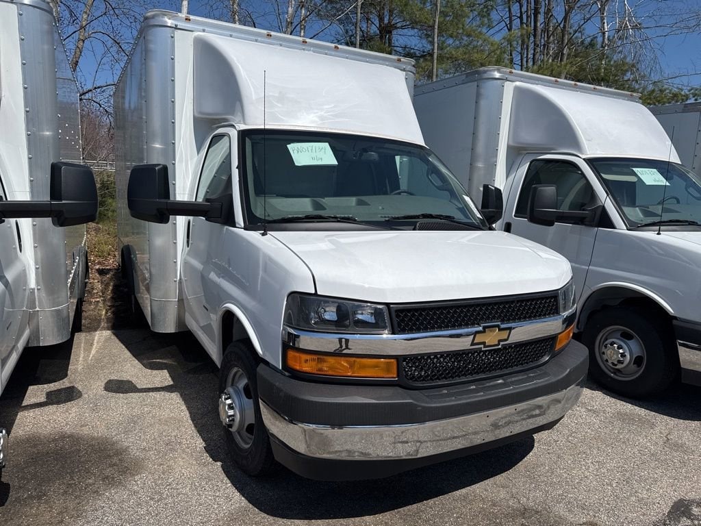 2024 Chevrolet Express Cutaway Base's photo