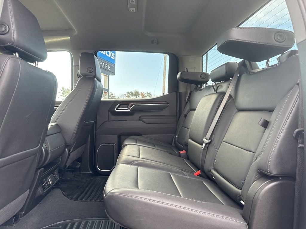 2025 GMC Sierra 1500 SLT - Photo 18