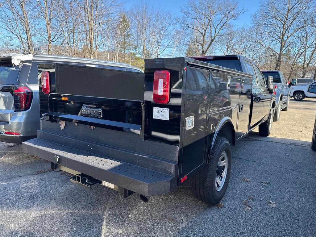 2024 Chevrolet Silverado 3500HD photo 2