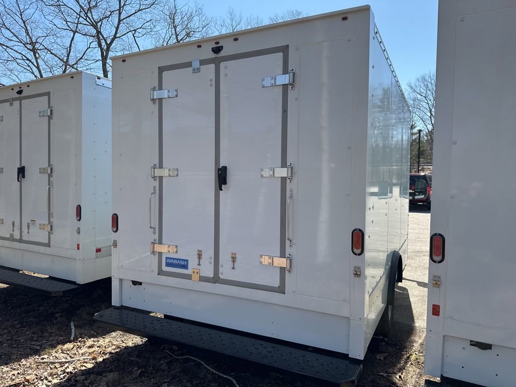 2024 Chevrolet Express Cutaway 3500 photo 2