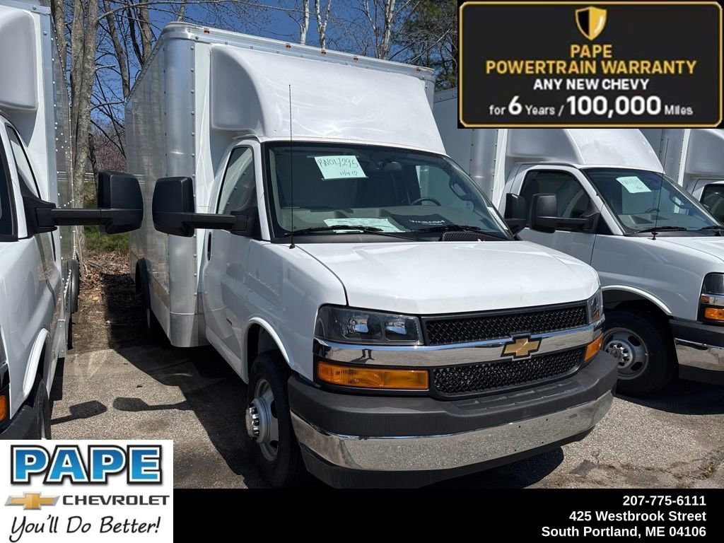 2024 Chevrolet Express Cutaway Base's photo