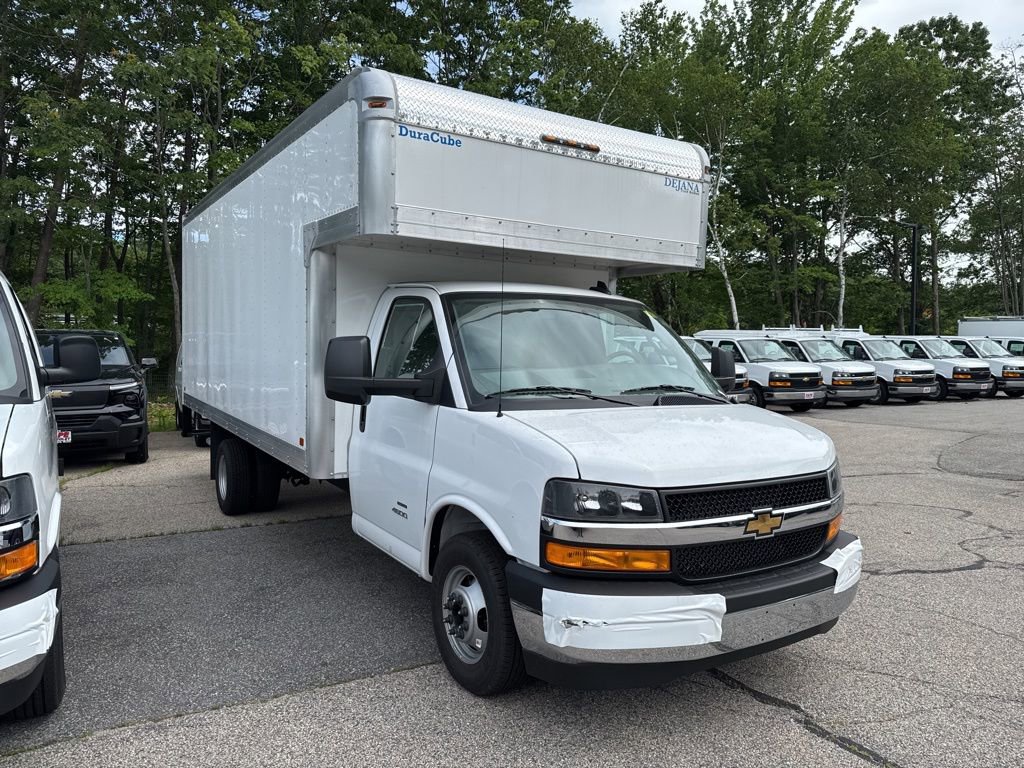 2025 Chevrolet Express Cutaway Base's photo