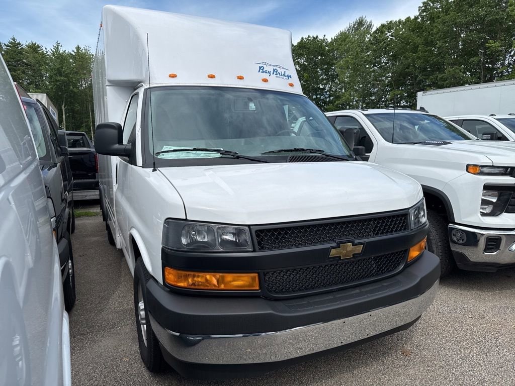 2025 Chevrolet Express Cutaway Base's photo