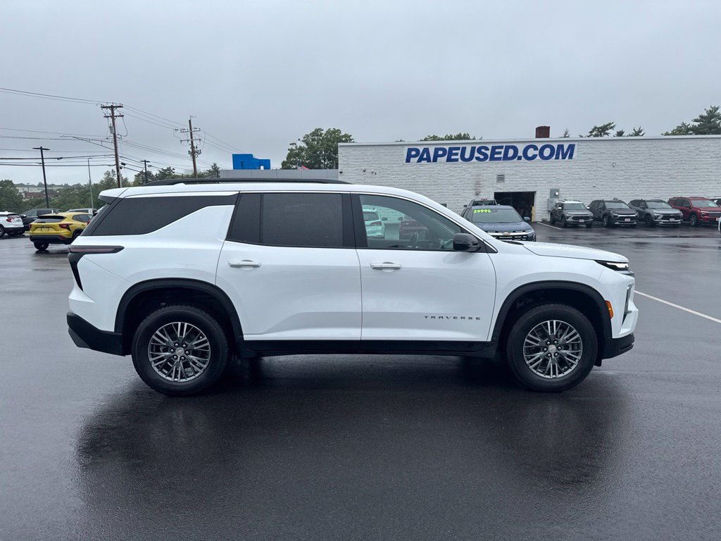 Used 2025 Chevrolet Traverse LT SUV