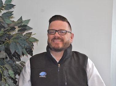 Staff member Vinnie Shaw from ID_a68483dd5978