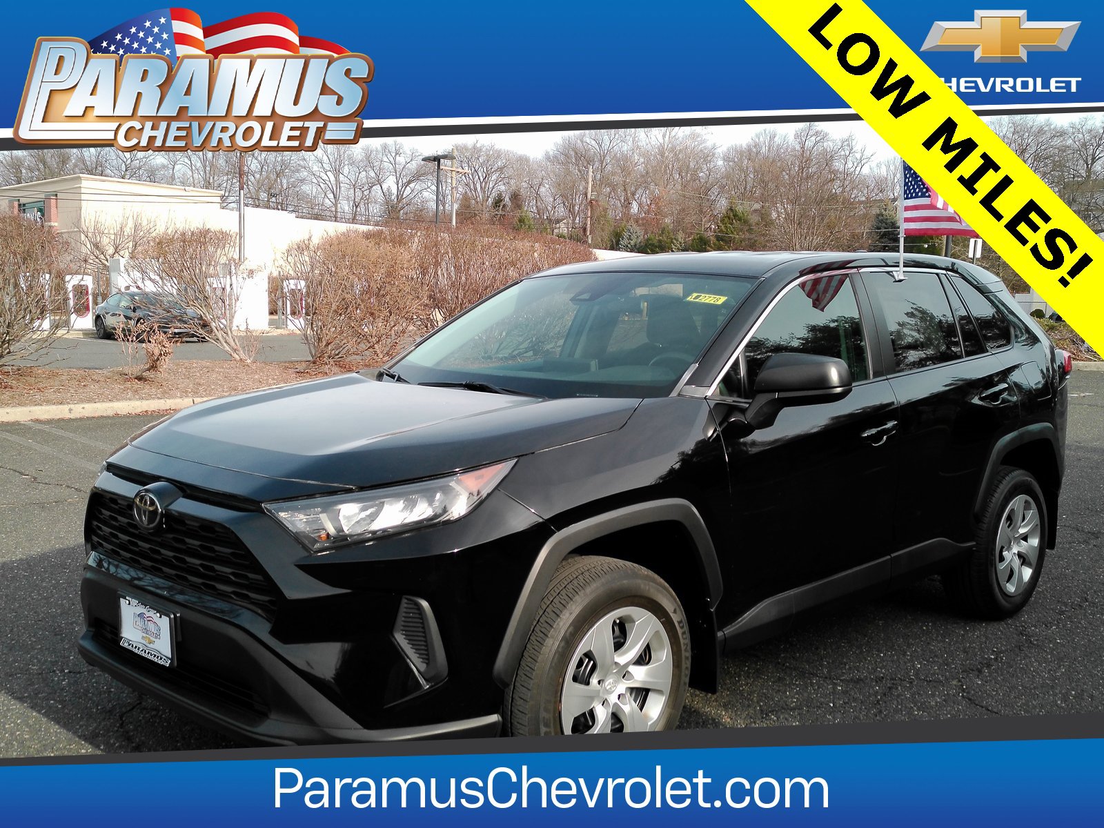 2022 Toyota RAV4 LE's photo