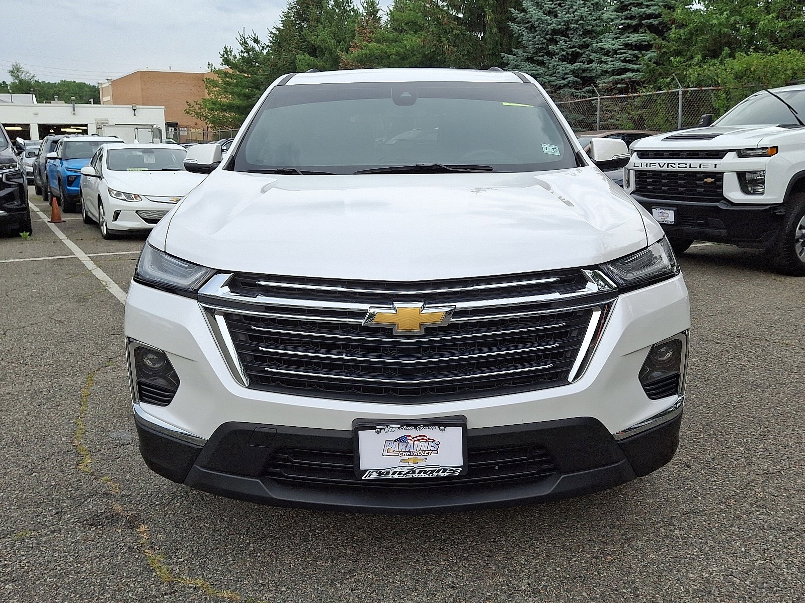 2023 Chevrolet Traverse photo 2