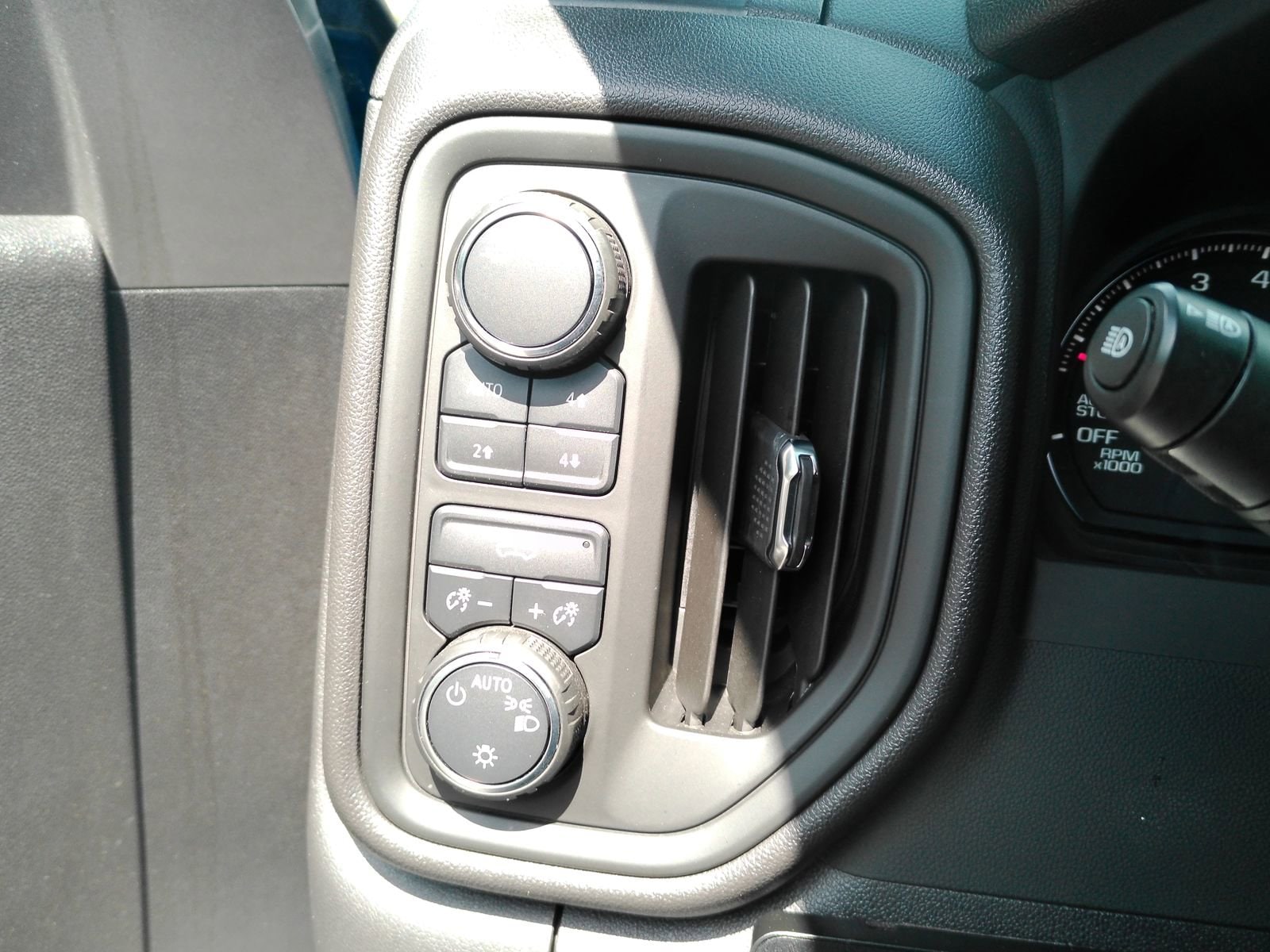 2024 Chevrolet Silverado 1500 Custom - Photo 10