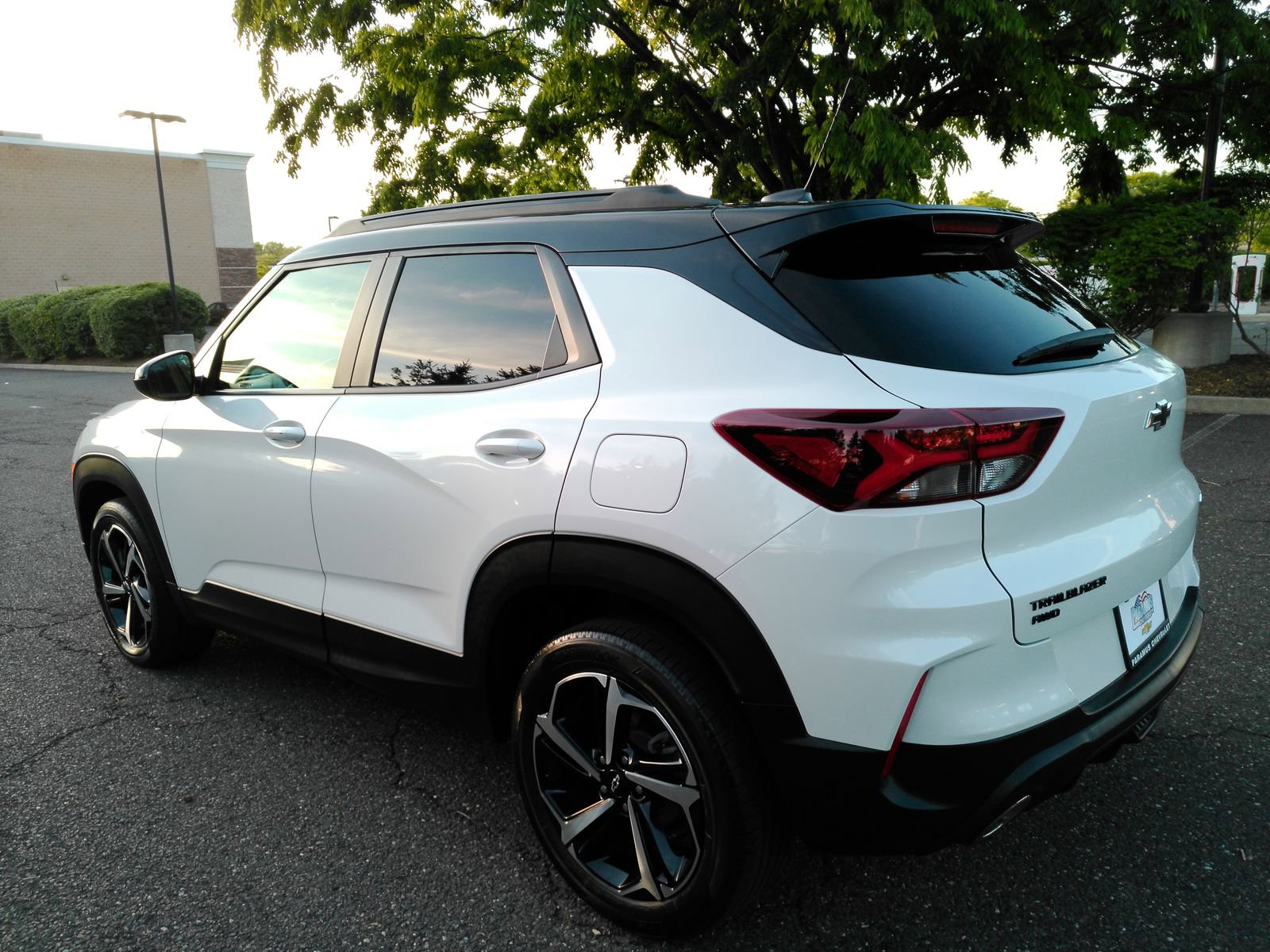 View vehicle photo 4