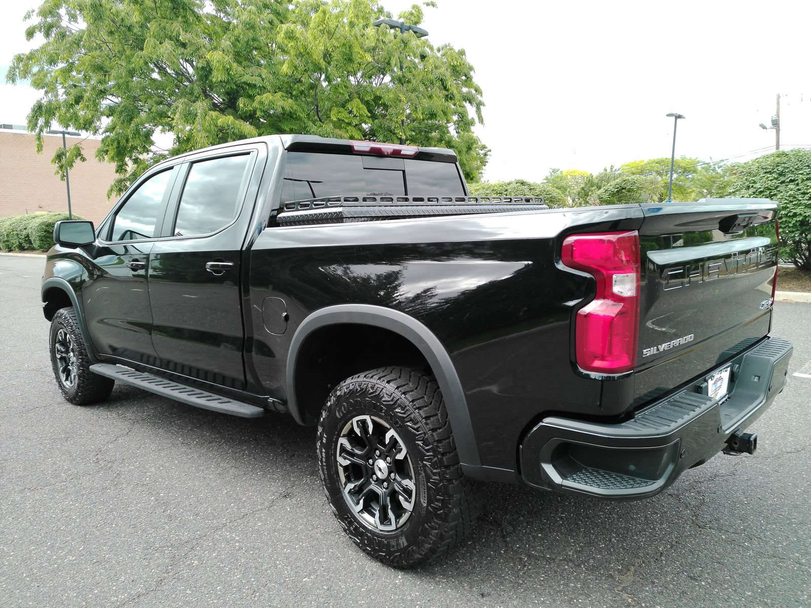 View vehicle photo 5