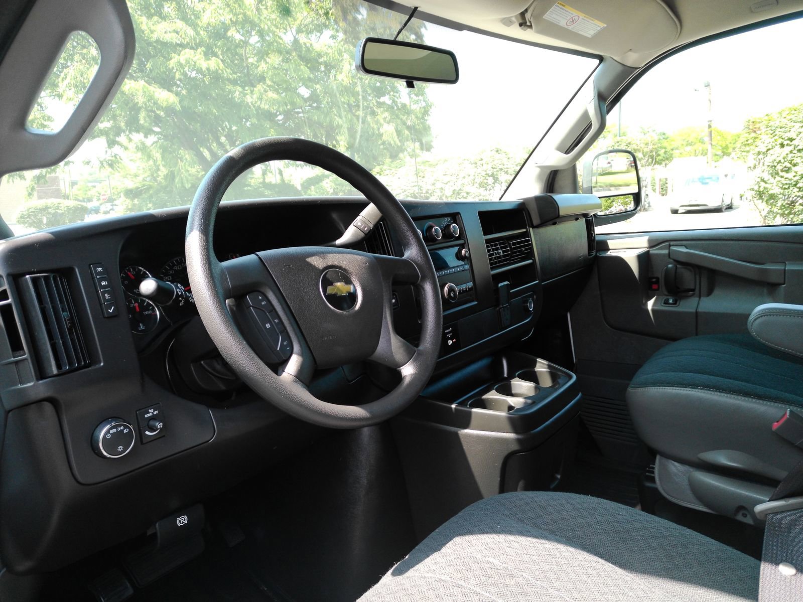 2025 Chevrolet Express Cargo Work Van - Photo 9