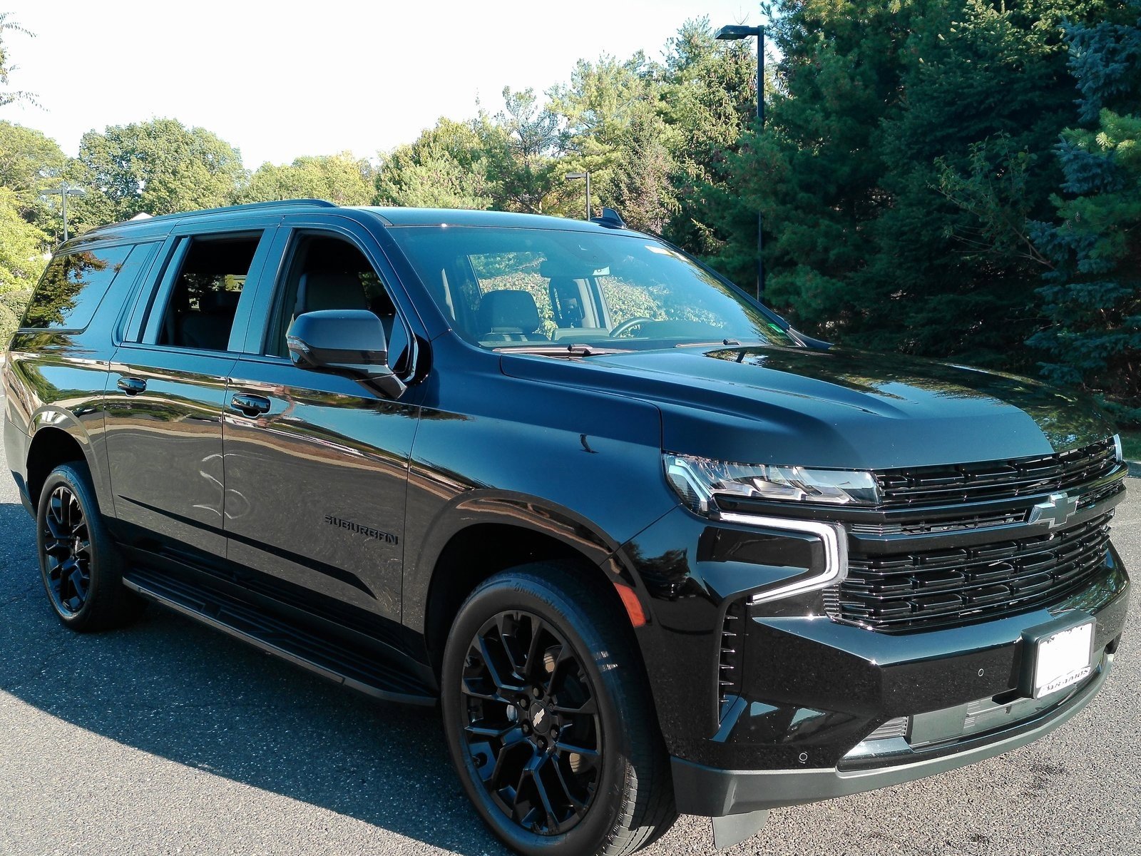 2023 Chevrolet Suburban RST photo 3