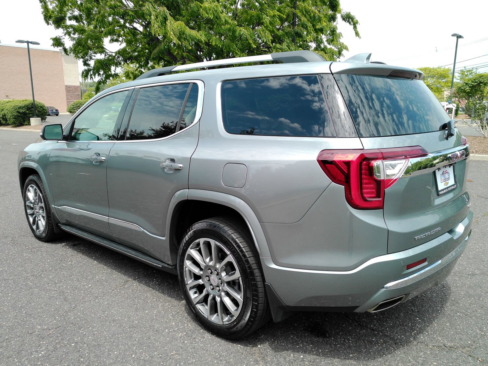 View vehicle photo 5