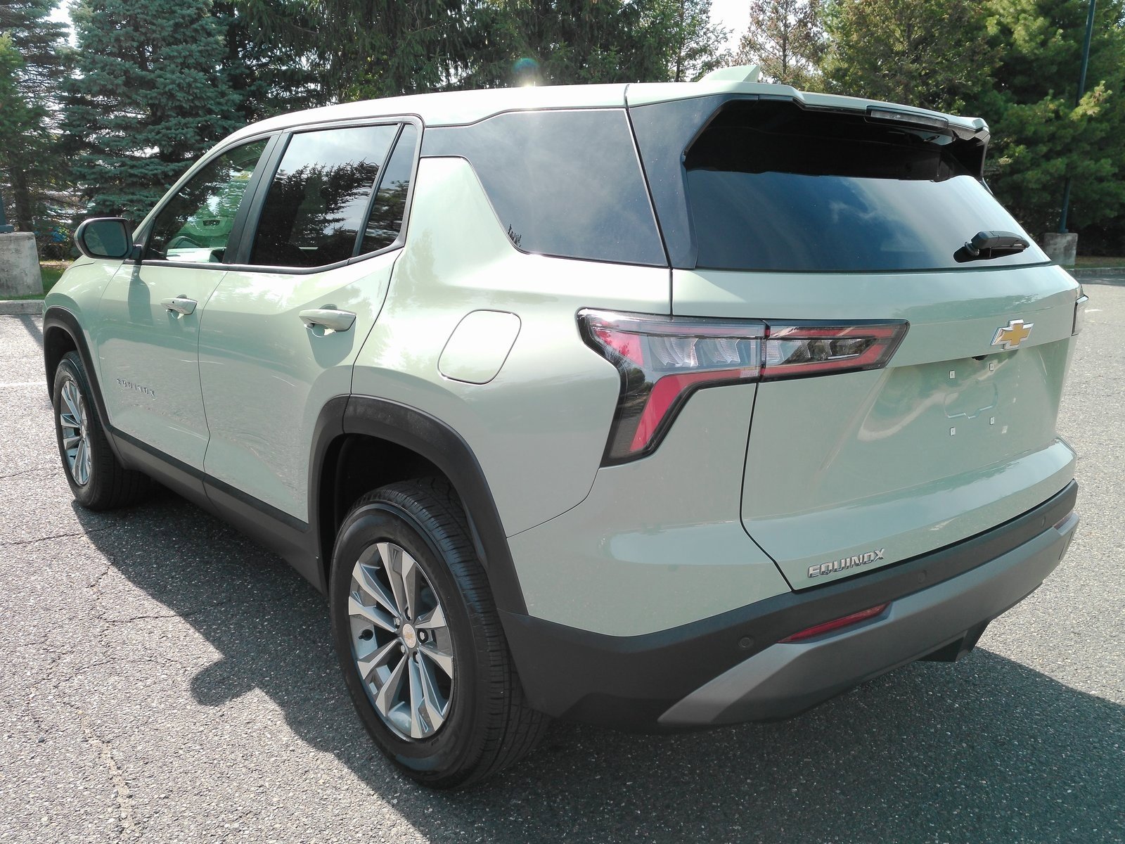2025 Chevrolet Equinox LT photo 4