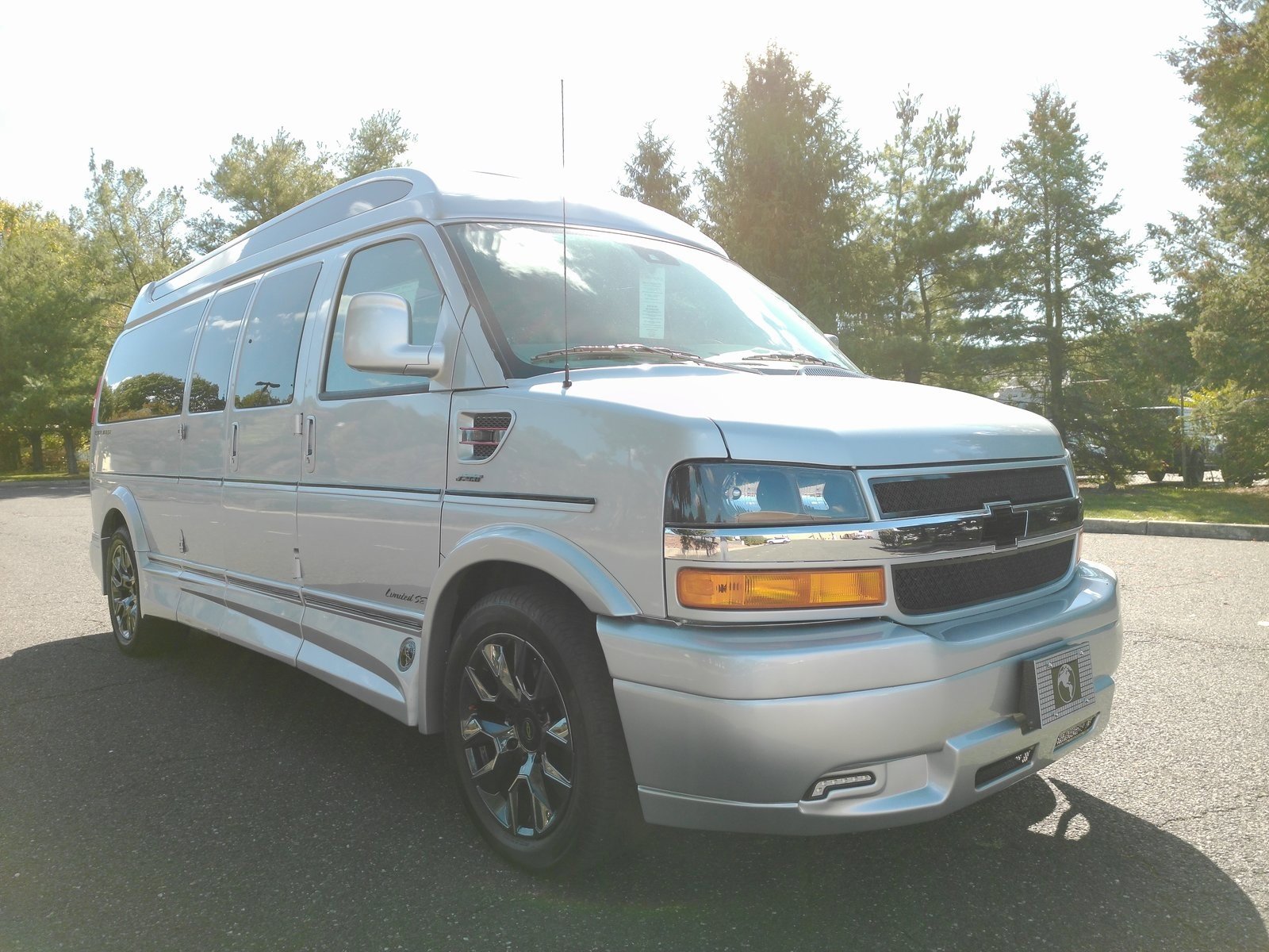 2025 Chevrolet Express Cargo Work Van's photo