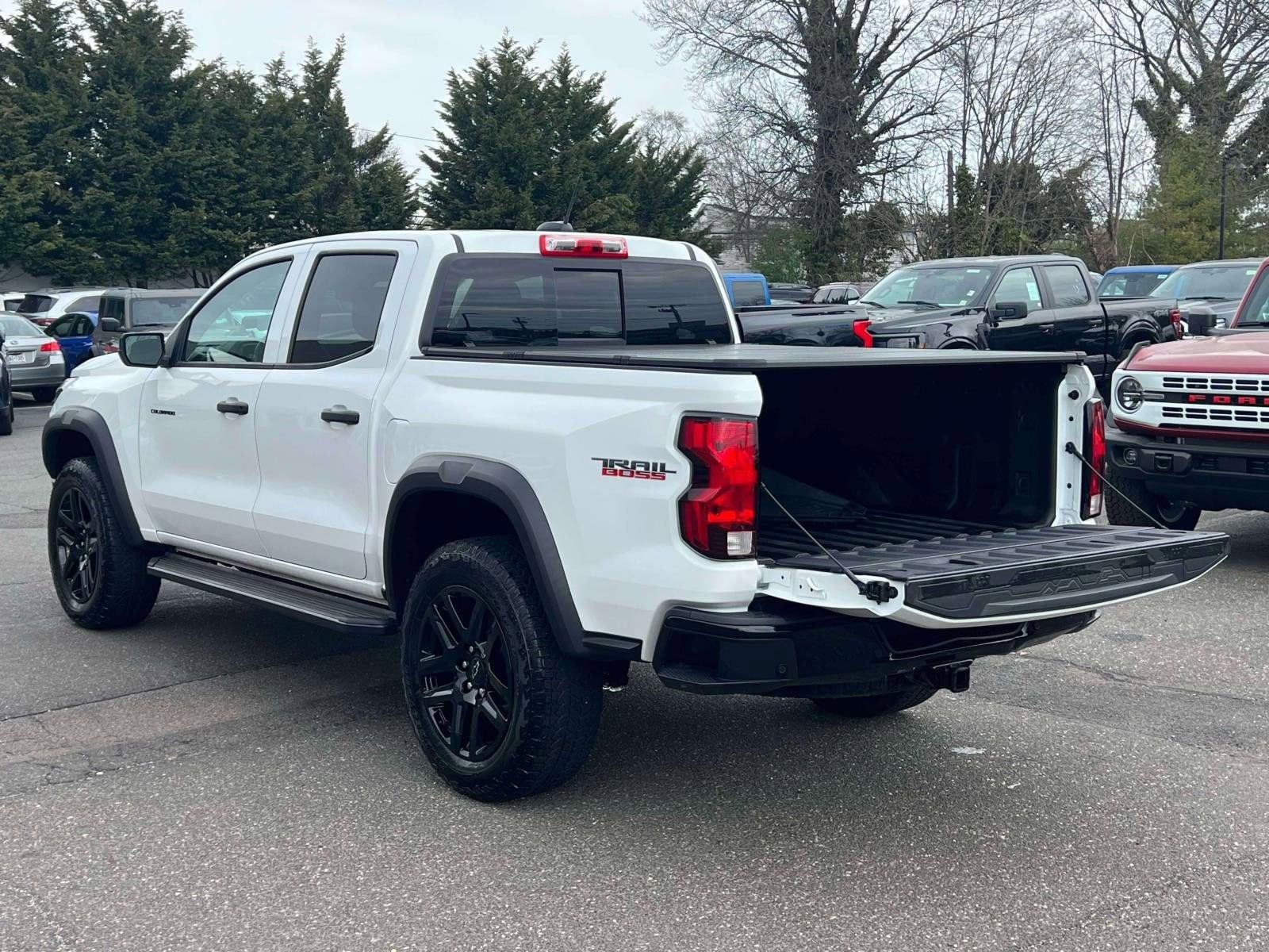 View vehicle photo 7