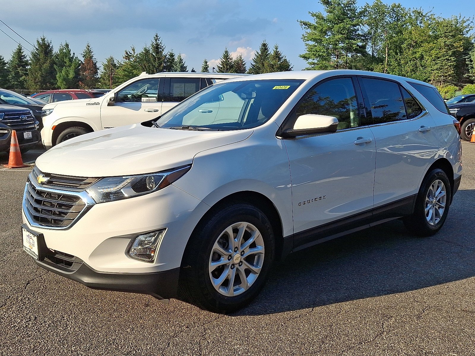 2019 Chevrolet Equinox LT photo 2