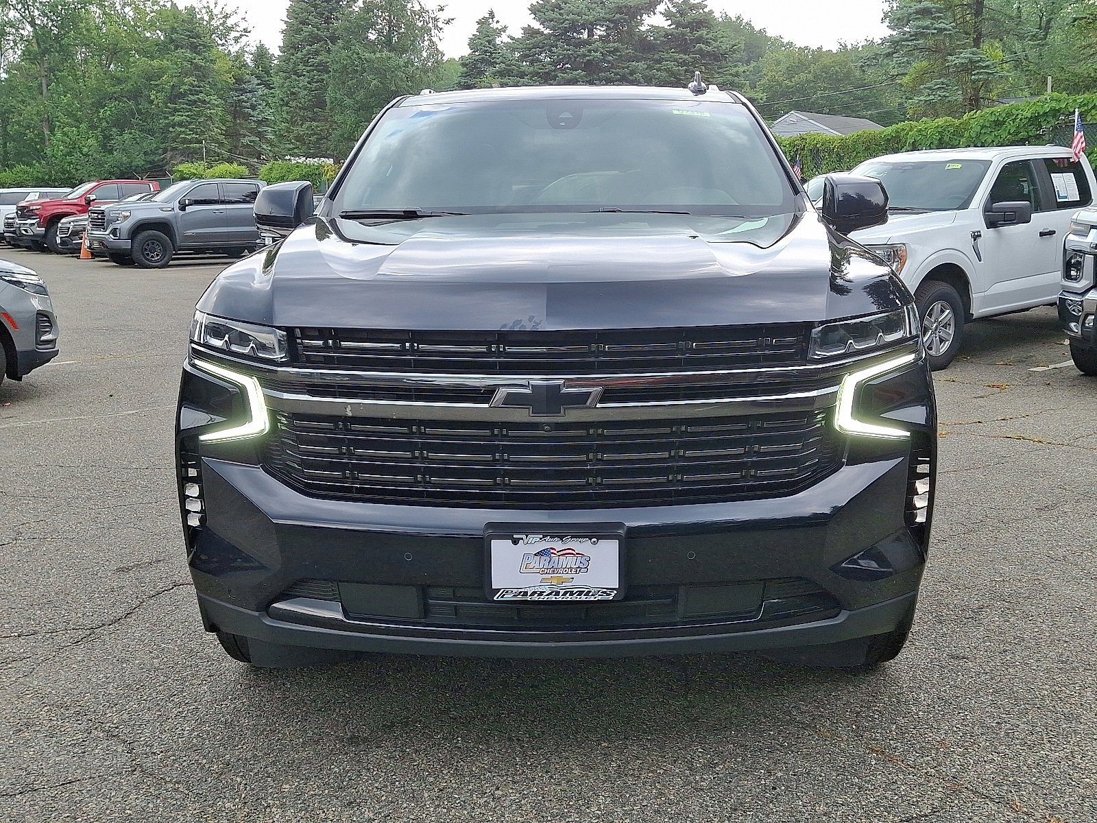 2022 Chevrolet Suburban RST photo 2
