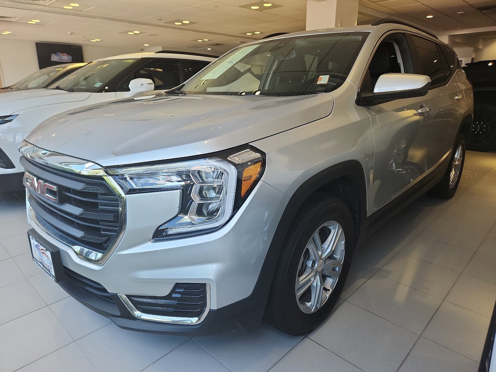 Used 2022 GMC Terrain SLE with VIN 3GKALTEV9NL223525 for sale in Paramus, NJ