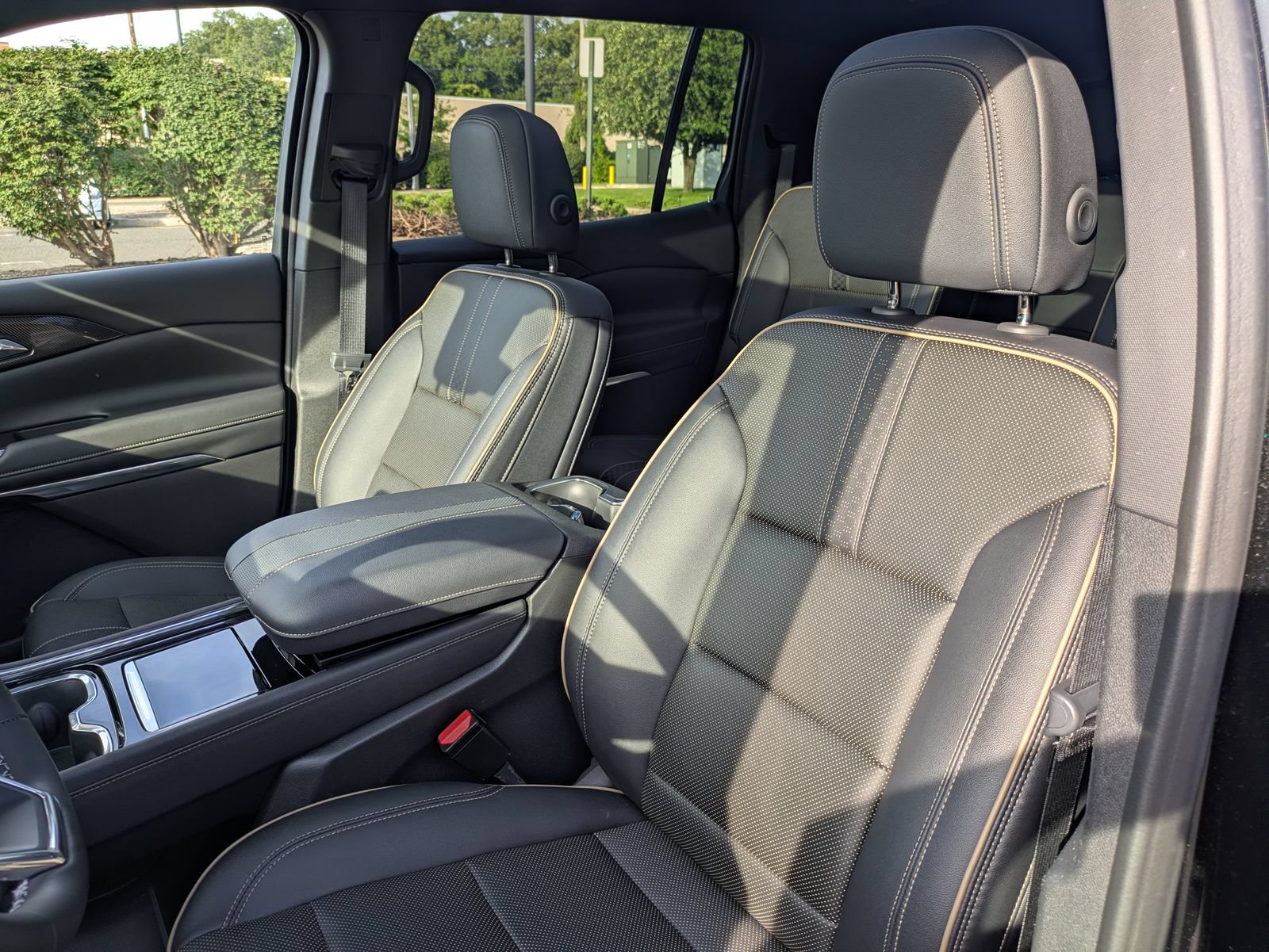 2025 Chevrolet Traverse High Country - Photo 12