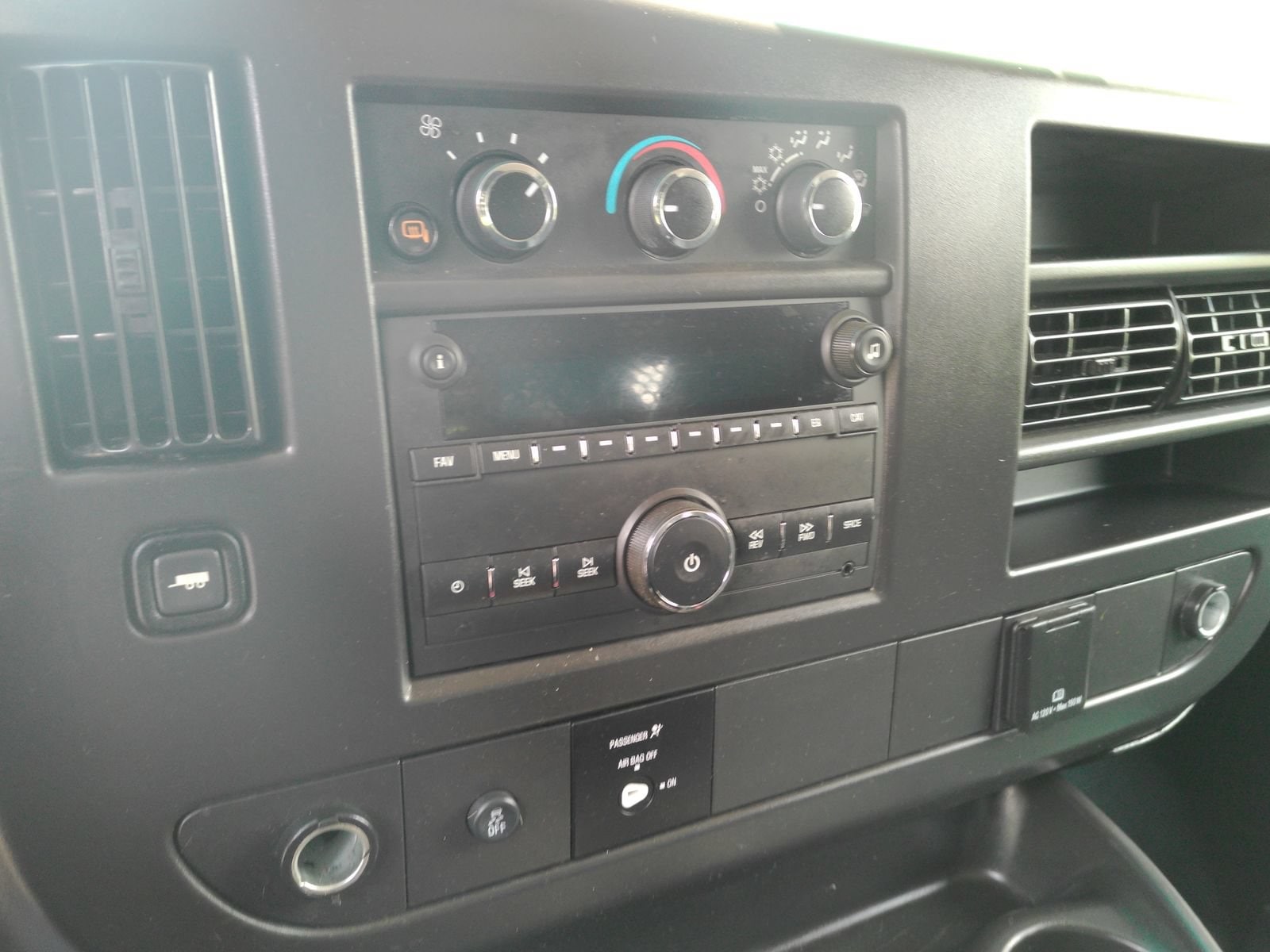 2025 Chevrolet Express Cargo Work Van - Photo 26