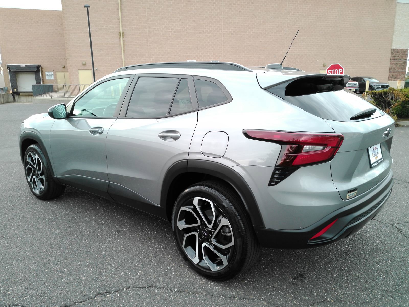 View vehicle photo 5