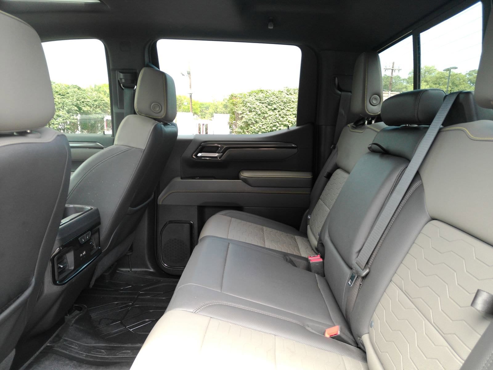 2024 Chevrolet Silverado 1500 ZR2 - Photo 11