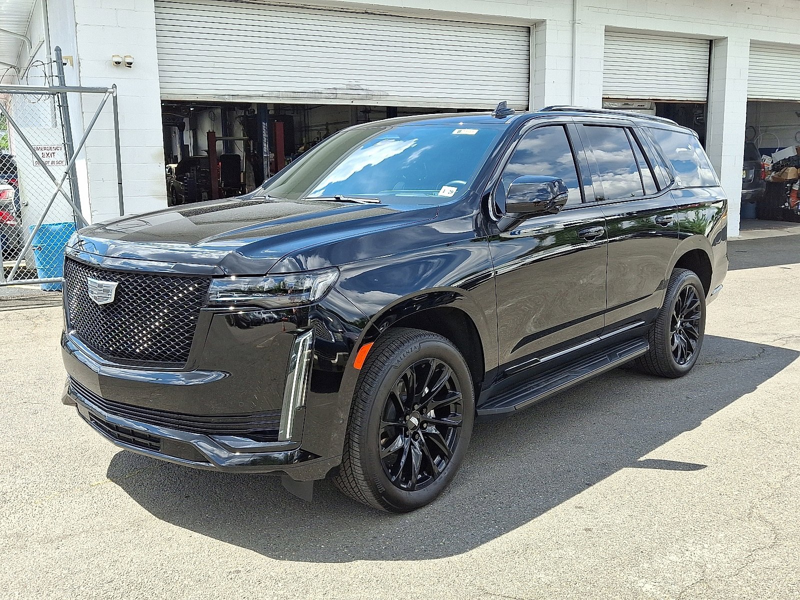 2024 Cadillac Escalade Sport photo 3