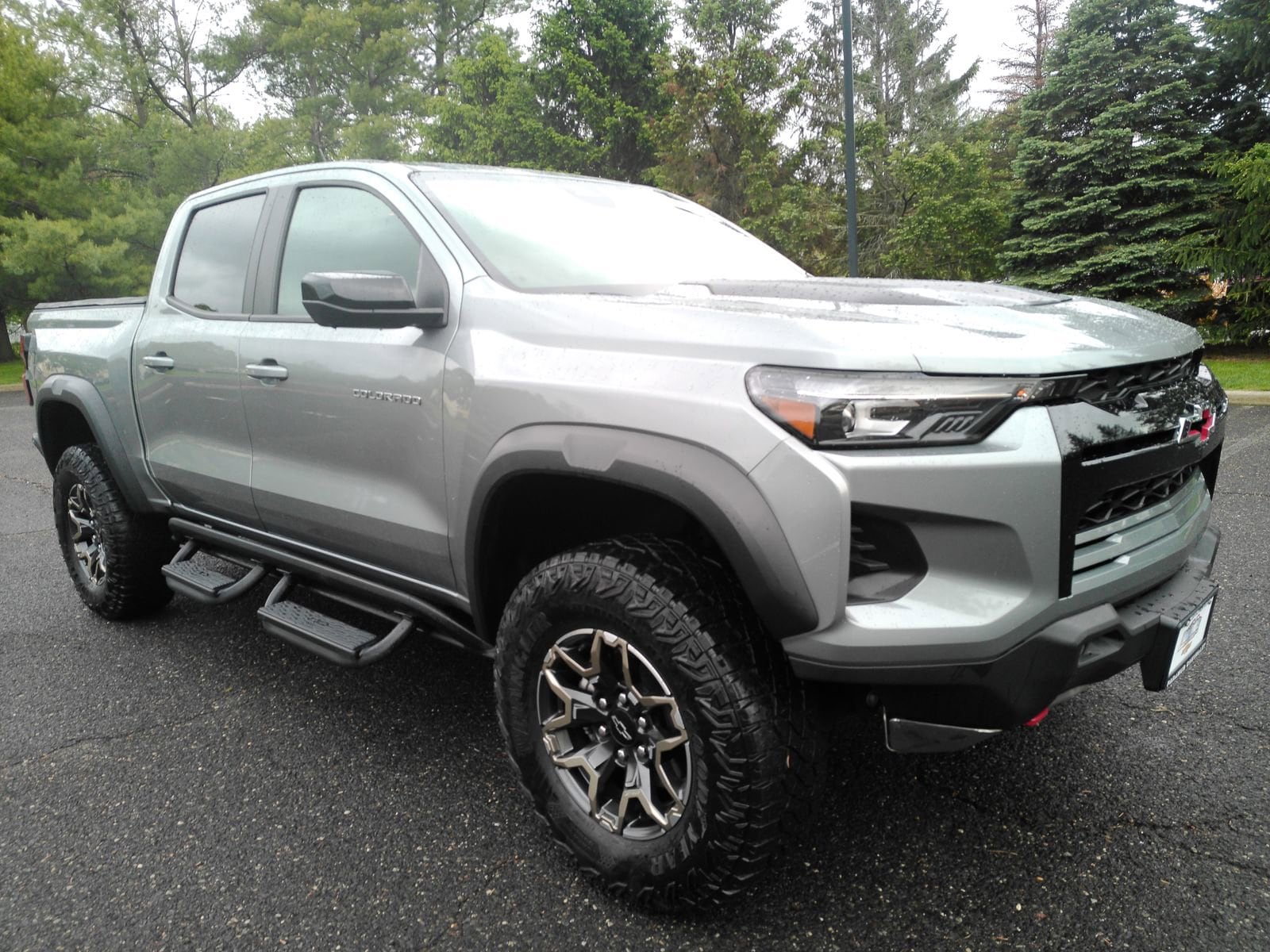 View vehicle photo 2