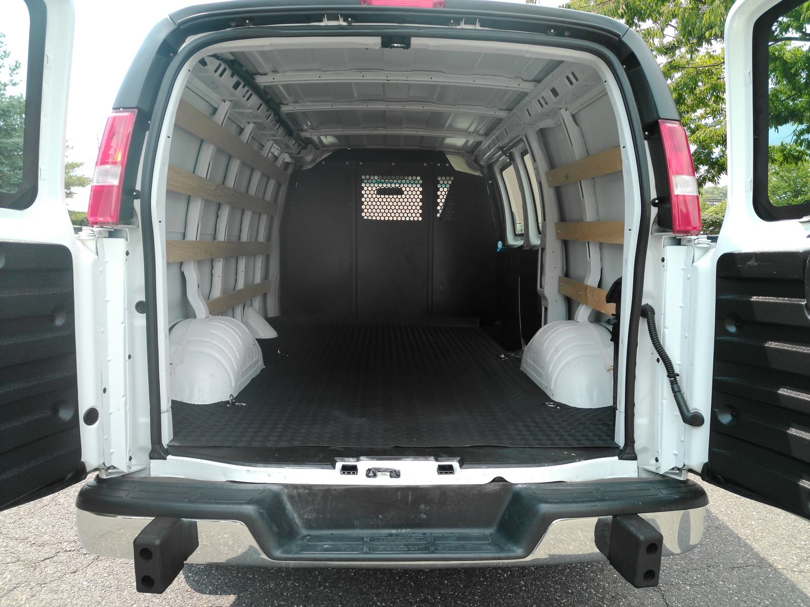 2025 Chevrolet Express Cargo Work Van - Photo 8