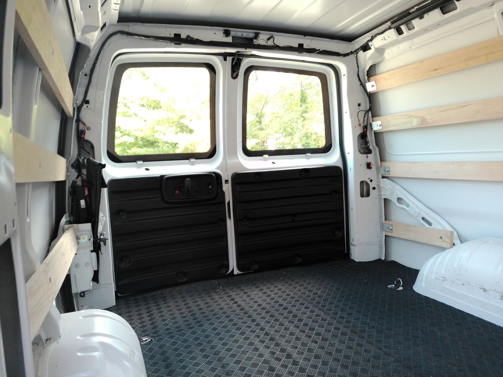 2025 Chevrolet Express Cargo Work Van - Photo 29