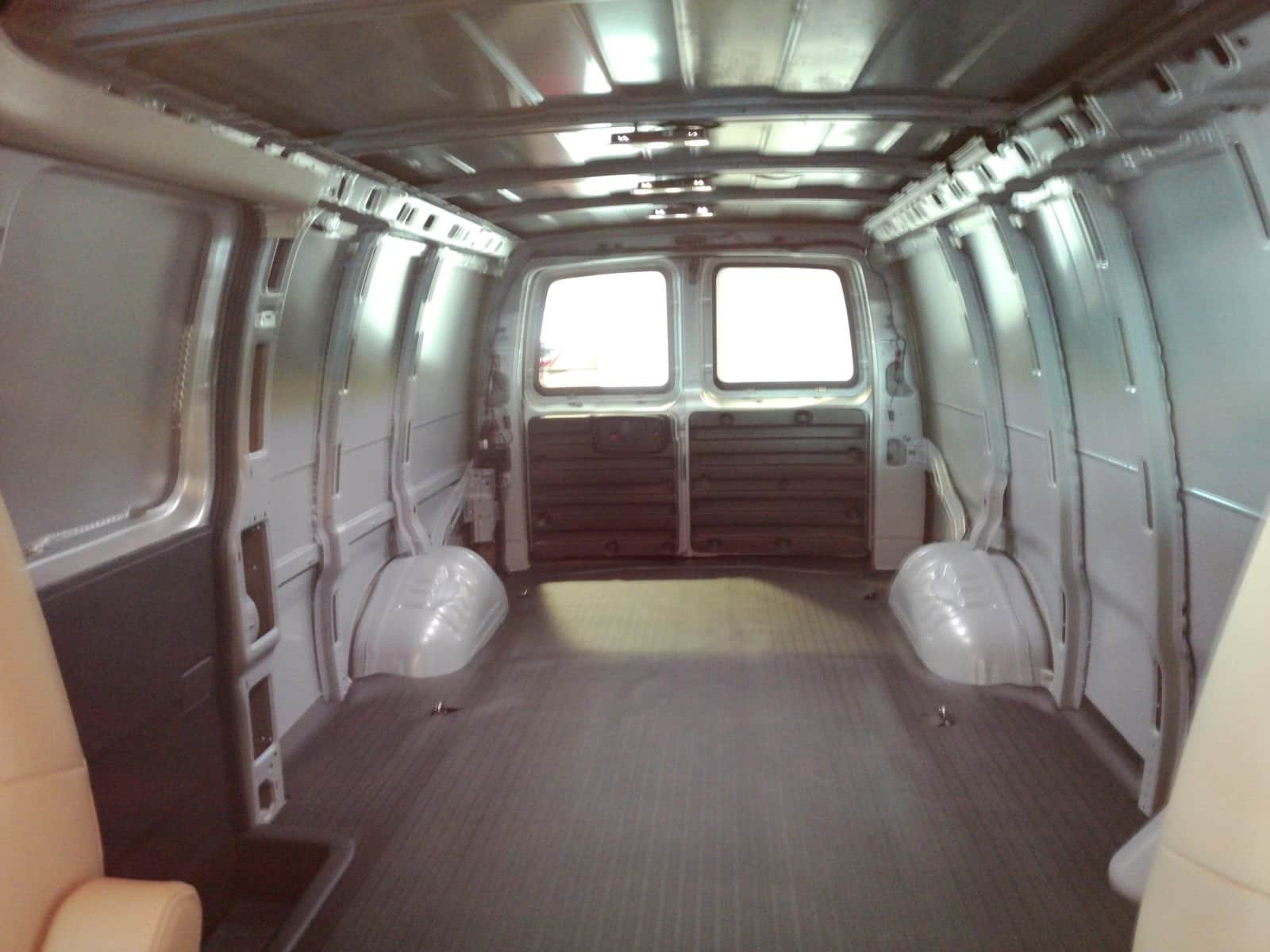 2025 Chevrolet Express Cargo Work Van - Photo 7