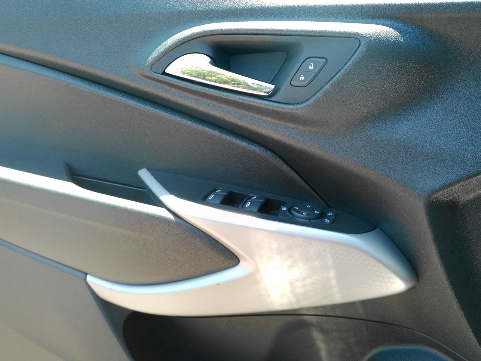 2024 Chevrolet Trax LS - Photo 12