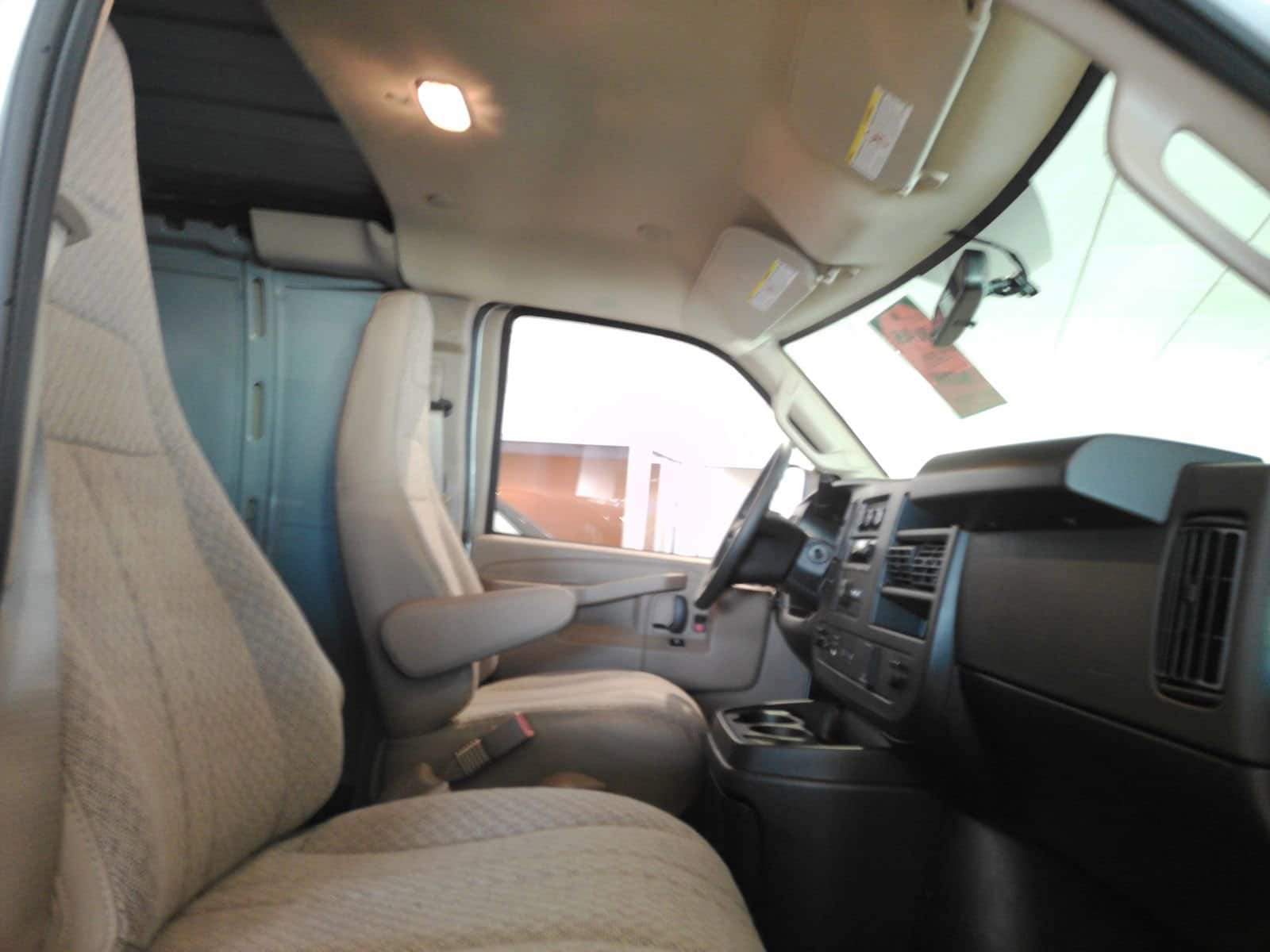 2025 Chevrolet Express Cargo Work Van - Photo 10