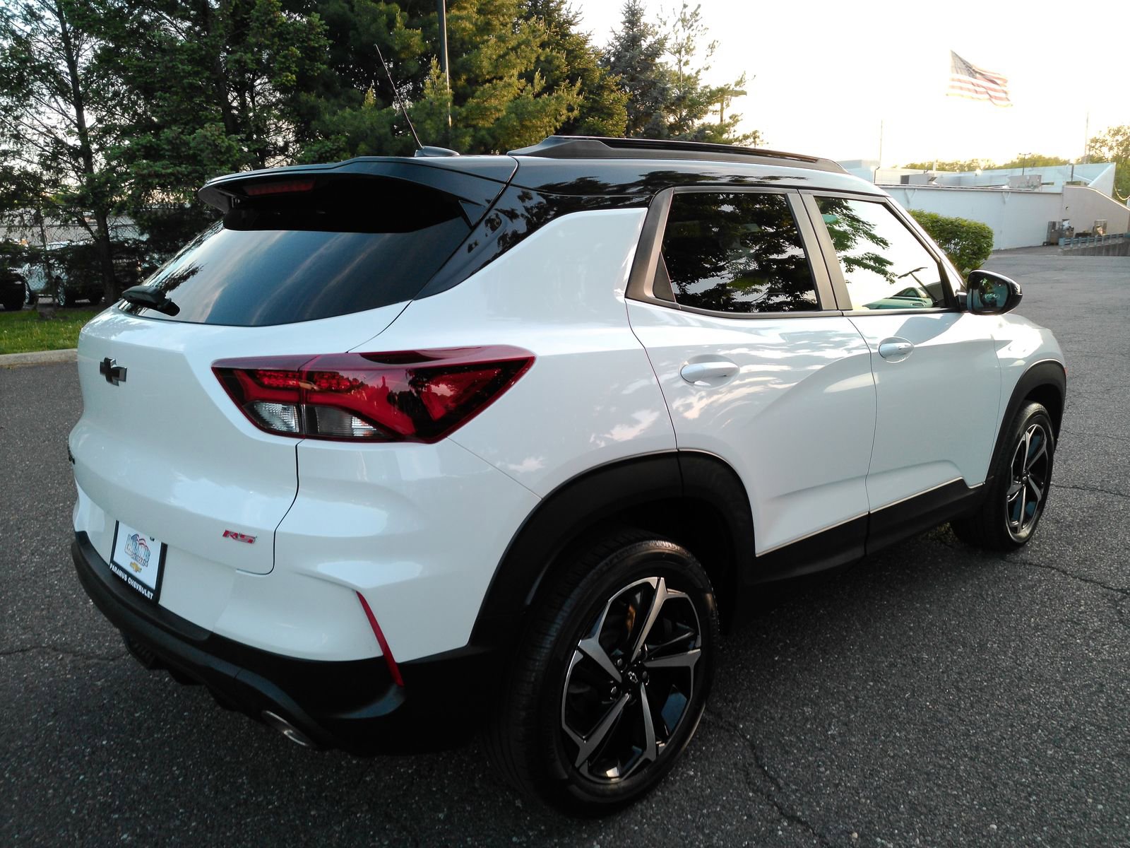View vehicle photo 5