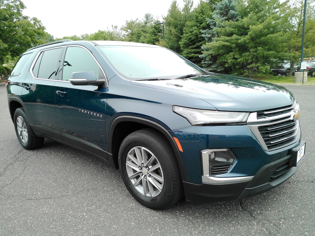 Used 2023 Chevrolet Traverse LT Cloth SUV