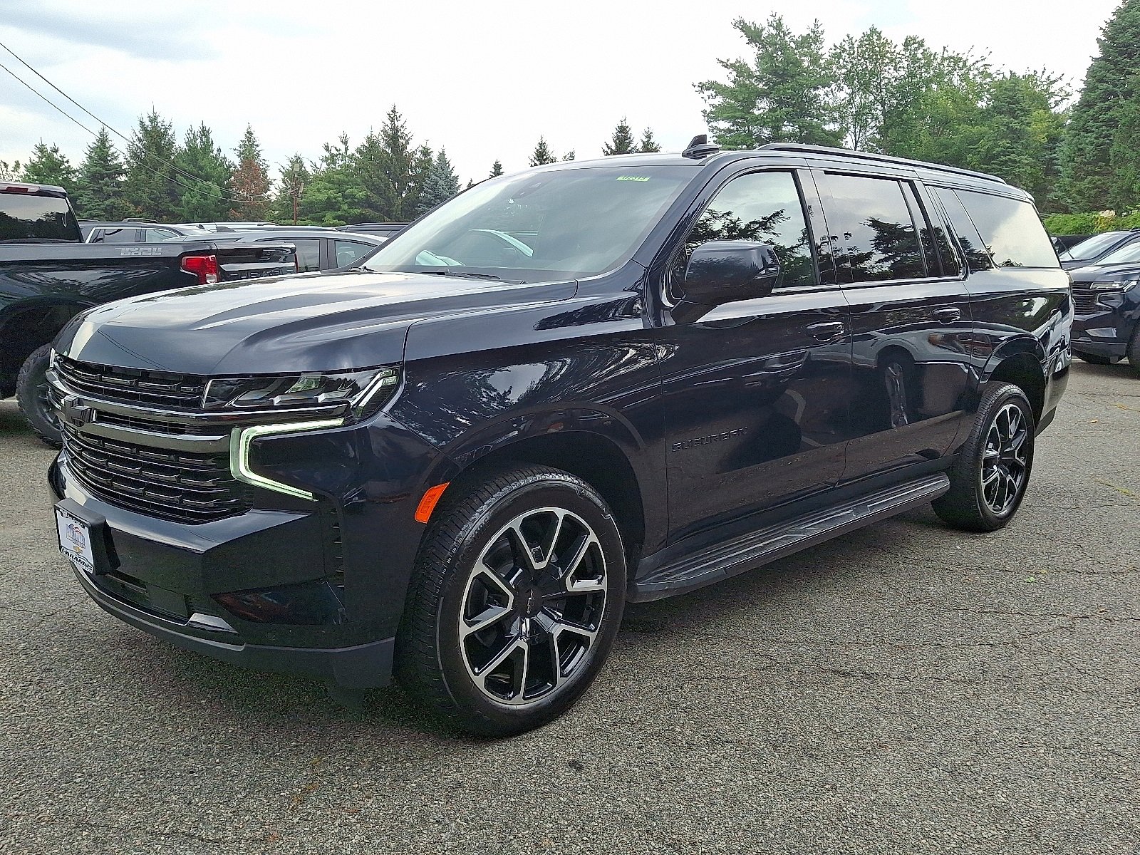 2022 Chevrolet Suburban RST photo 3