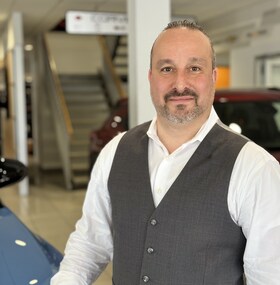 Staff member Mike Tandurella from b0dd6bd46648