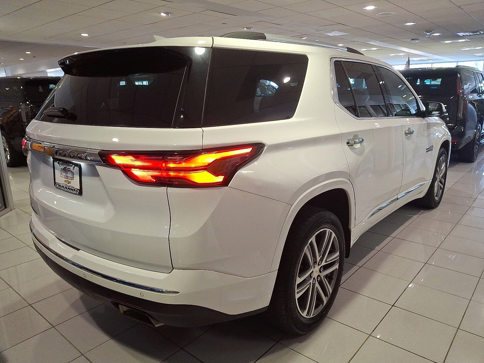 2023 Chevrolet Traverse High Country photo 3