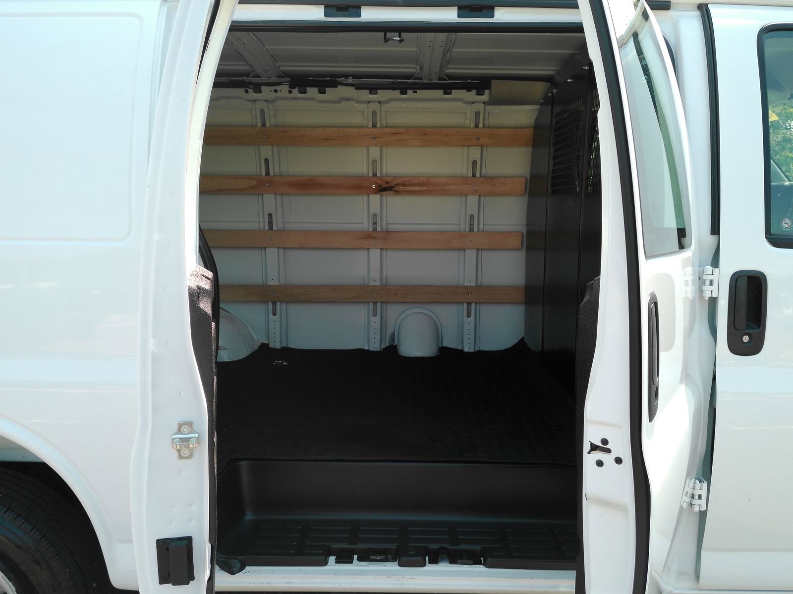 2025 Chevrolet Express Cargo Work Van - Photo 26