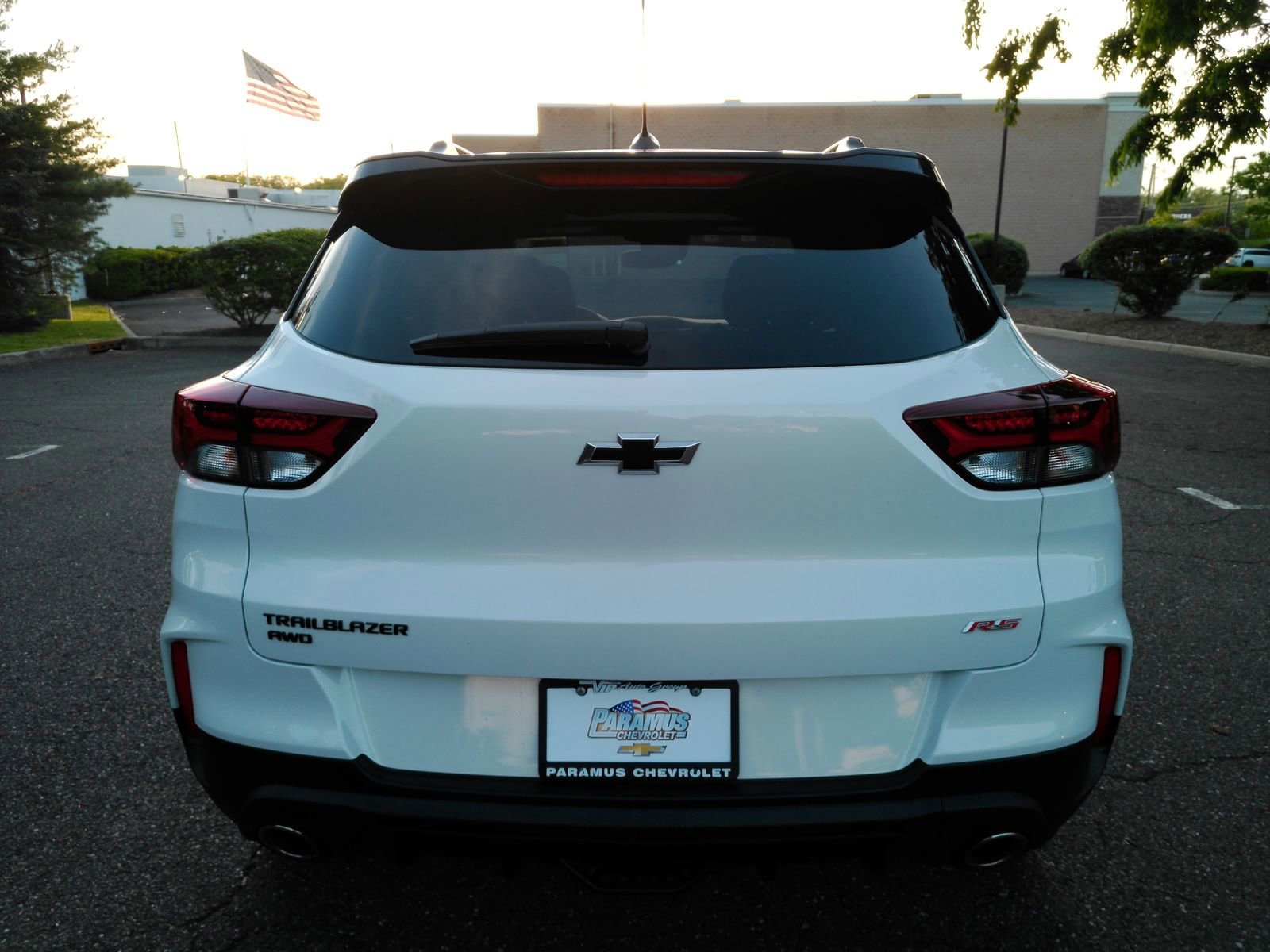 View vehicle photo 6