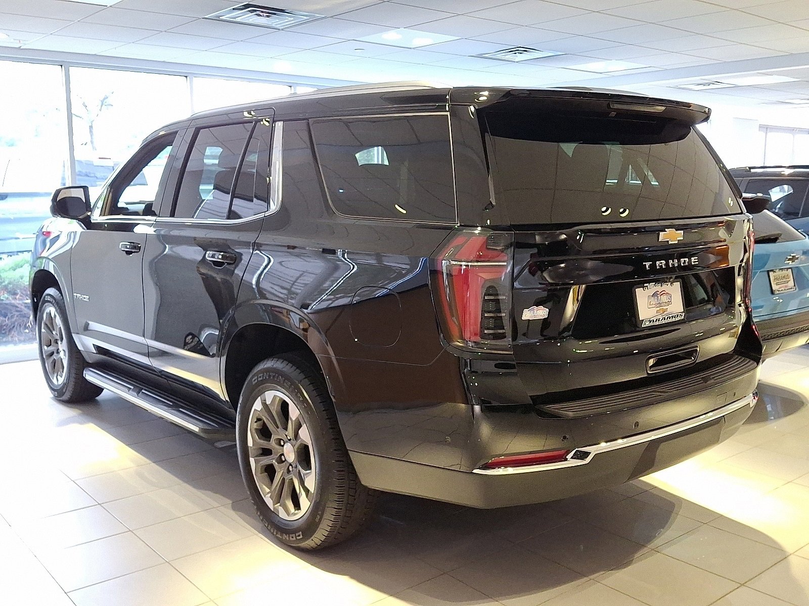 2025 Chevrolet Tahoe LS photo 4
